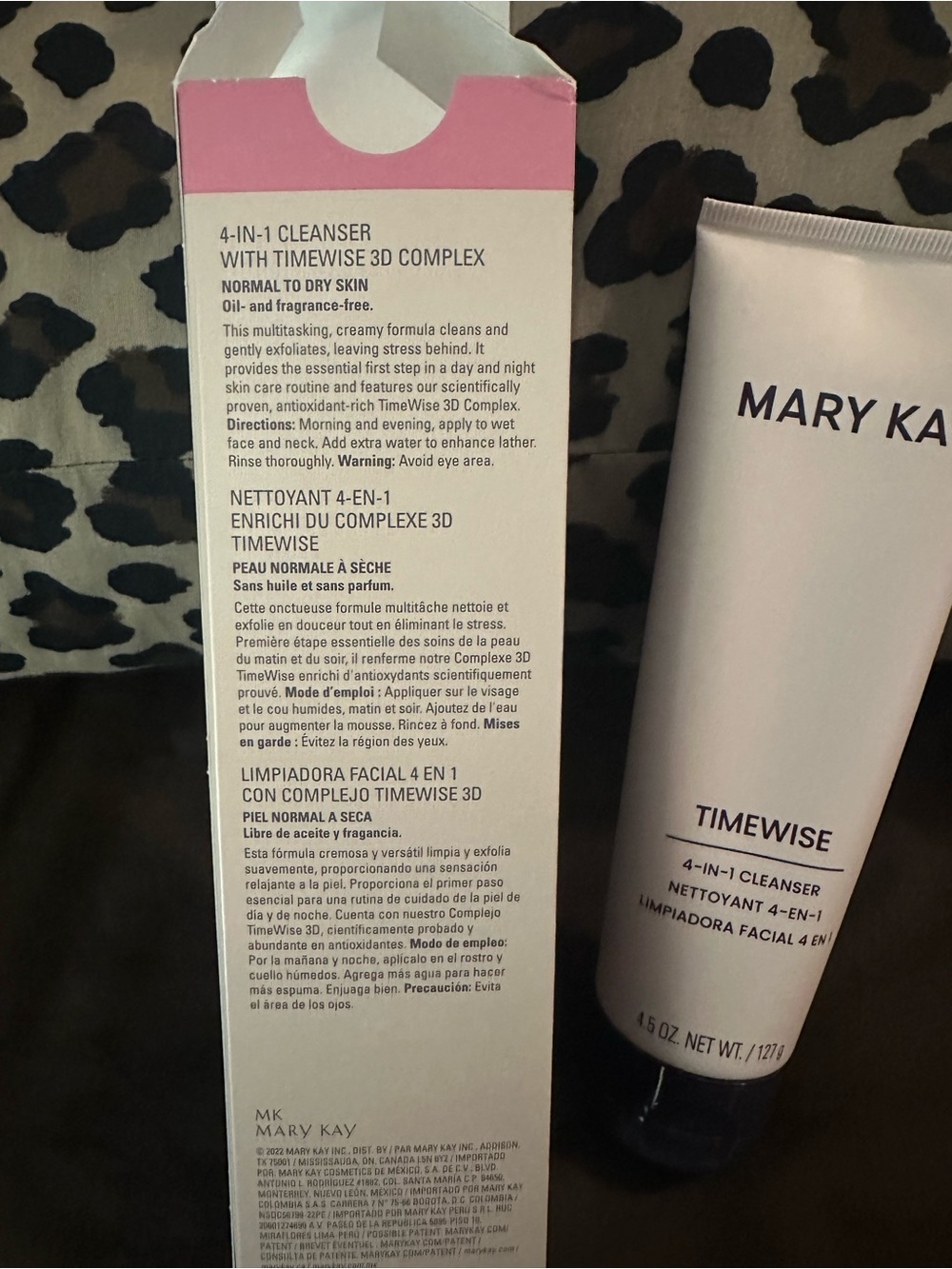 Mary Kay Timewise 4-in-1 Cleanser - Pink and Navy - Picture 2 of 2
